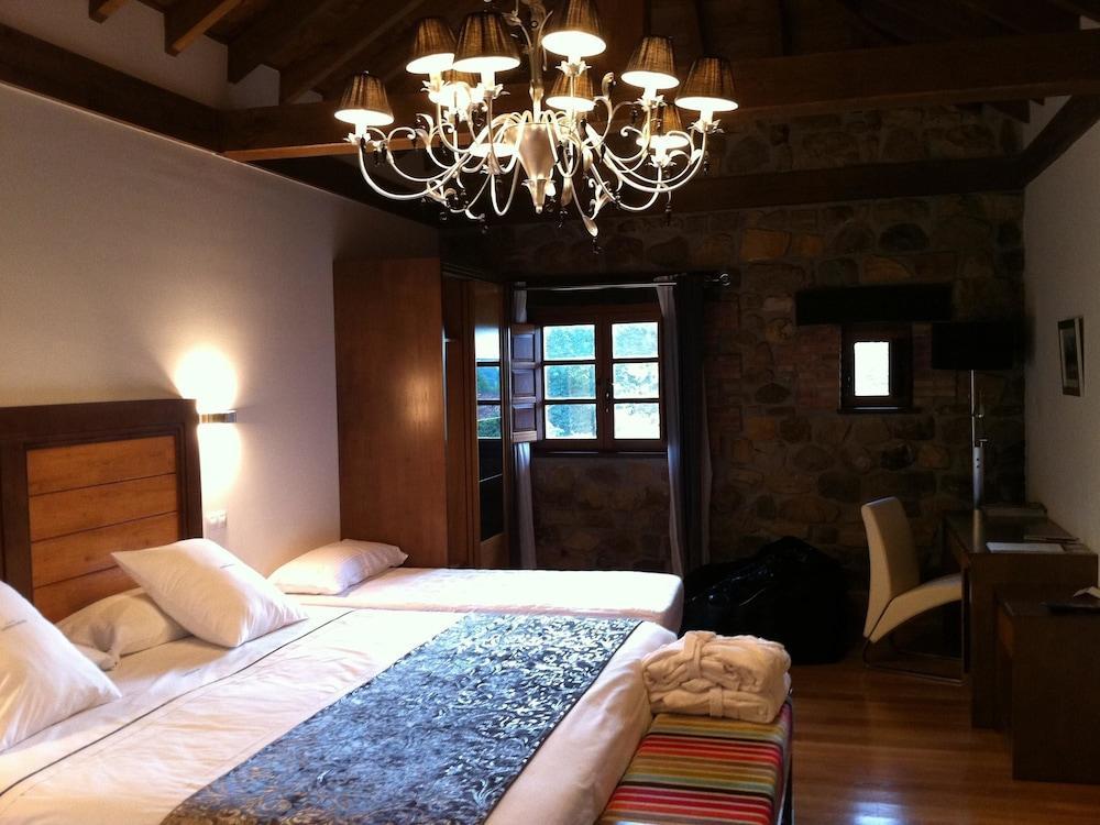 Akla Hotel Suites Valles Pasiegos Saro 외부 사진